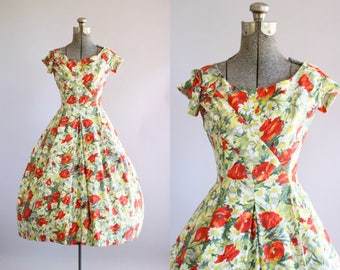 Vintage 1950s Dress / 50s Cotton Dress / Suzy Perette Red Poppy Print Dress w/ Full Skirt XS