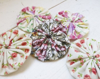 Quilting yo-yos, fabric yo-yos, yo yo quilt , sewing yo-yos, white fabric yo yos, ready to ship, handmade, cotton fabric