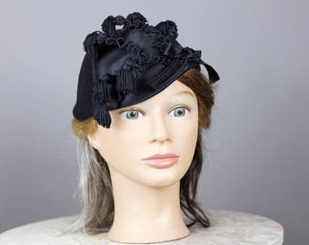 40s MARCHE black satin hat with squiggles