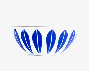 Vintage metal mixing bowl Vintage metal mixing bowl