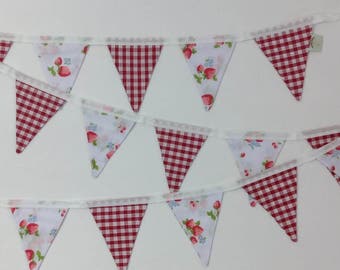 Red gingham & Strawberries Bunting