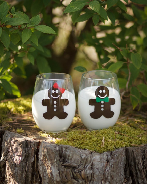 Items similar to His and hers Gingerbread men glasses (2). Mr. and Mrs