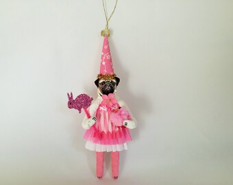Mops Ostern gesponnen Baumwolle Hund Vintage-Stil gesponnen Baumwolle Mädchen w/Pink CHICK & Hase 6,5" ornament