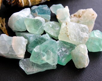 ONE Raw Green Fluorite Crystal - Chakra Healing Stone, Gifts For Her, Positive Energy, Raw Crystals, All Chakras, Meditation,Yoga,Reiki Gift