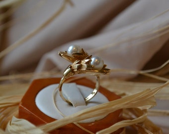 Bold and daring vintage sculptural Pearl gold ring, Vintage statement ring, Vintage gold ring, Vintage pearl ring