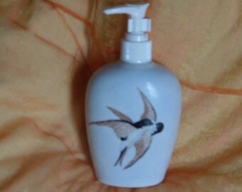 SOAP dispenser in porcelain with push button