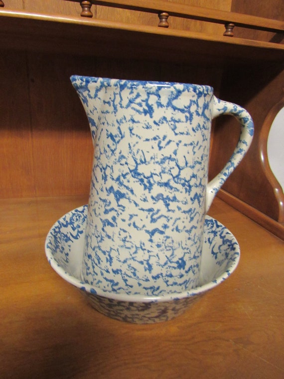 Blue and white spongeware pitcher and bowl