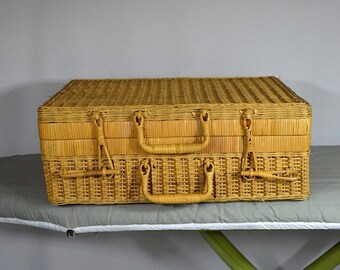 SALE33 Bamboo Picnic Basket