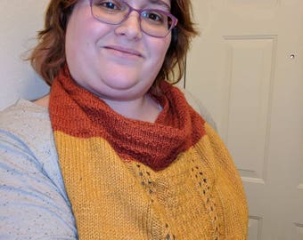 Alpaca red and gold cowl
