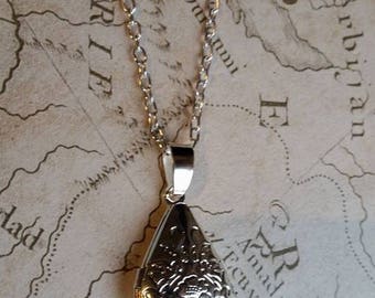 Silver Locket, Drop Locket, Tear Drop Pendant, Floral Locket, Floral Pendant, Engraved Locket, Tear Drop