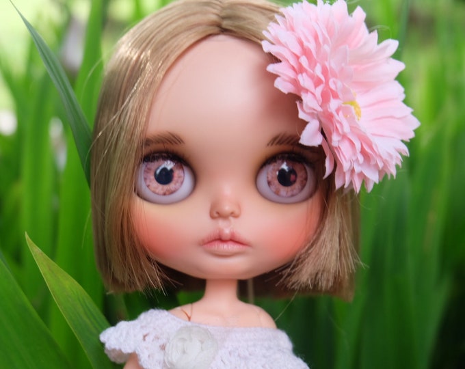 MENA is looking for love. OOAK custom blythe doll