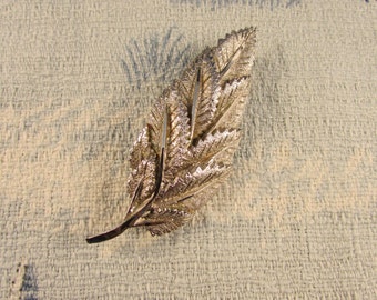 1950s silver-tone textured multi leaf brooch