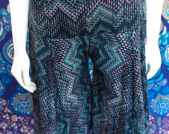 Muted Chevron - Totally funky stretchy Flow Shorts - Yoga - Fun for Summer