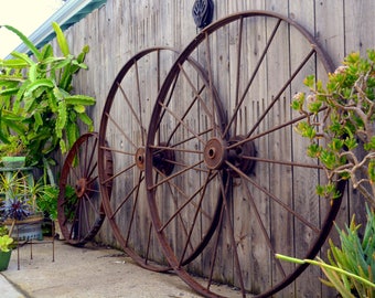 Iron wagon wheel | Etsy