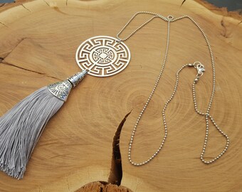 Long necklace in grey