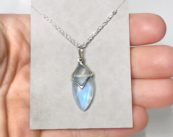 Moonstone Pendant Sterling Silver w/ 18" Chain