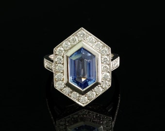 3.00 Ct natural no heat sapphire and 1,50 Ct diamond distinctive ring