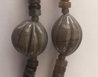 PODS - 1 Handmade Lampwork Glass Bead with Labradorite