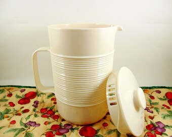 Rubbermaid Pitcher 2678 White - Vintage