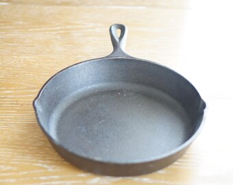 Vintage Lodge Cast Iron USA #7SK 10 Inch Double Spout Pan - Great Condition, Ready to Use!