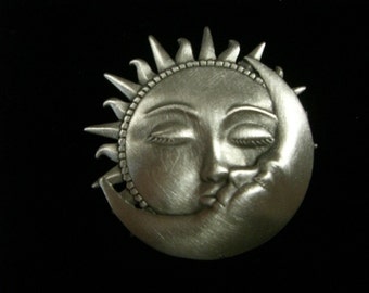 jj pewter pin kissing SUN AND MOON