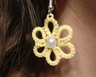 daisy earrings, tatted earrings, lace earrings
