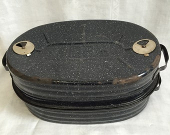 Rustic Large Reed Enamelware Roaster with Insert, Black with White Specks, 18" Handle to Handle