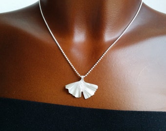 Ginko leaf pendant & necklace 925/00