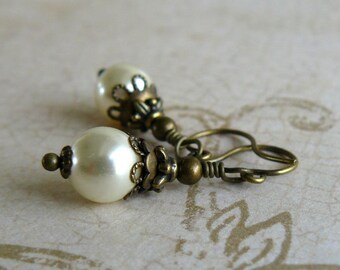 Cream Pearl Earrings, Off White Swarovski Elements Crystal Pearls, Vintage Style Romantic Jewelry, Cream Swarovski Pearl
