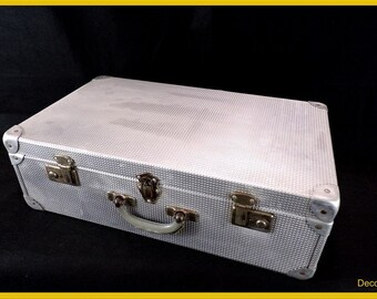 Vintage embossed aluminum suitcase 3 points closing corners reinforced France vintagefr vintage condition