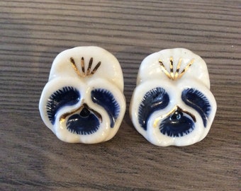 Vintage ceramic pansy stud earrings