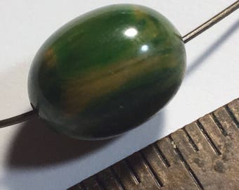 13mm or 1/2in Vintage bakelite marbled green oval bead