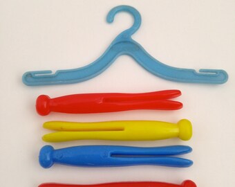 Toy Clothespins and Doll Clothes Hanger Doll Accessories Plastic Clothespins and Hanger for Playhouse Toy Laundry Items