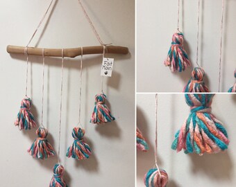 Wall hanging tassels folie2