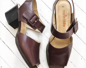 1990's brown leather wide strap sandals with chunky heels. Size 9.