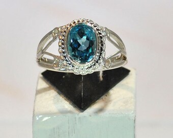 Ring in sterling silver with blue topaz setting
