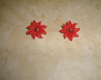 vintage clip on earrings lucite poinsettia christmas flower