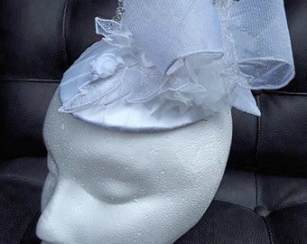 White elegance, summer wedding, fascinator