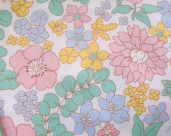Vintage Sheet Fabric, Flower Sheet, Sheet Fabric, Reclaimed Fabric, Pastel Flowers, French Sheet Fabric, Patchwork, Quilting, Up-cycling