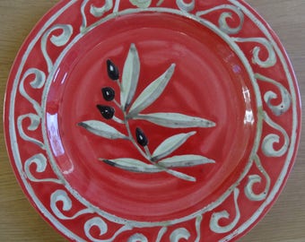 Olive design with swirls rimmed plate