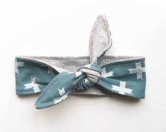 Adjustable, reversible one size headband for baby and toddler
