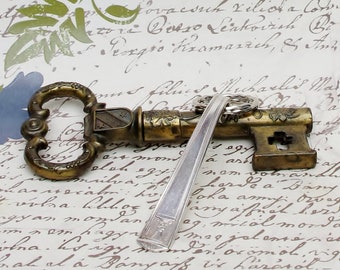 Key Ring Handcrafted Vintage Spoon Handle Holmes & Edwards Century Pattern Upcycled Silverware Flatware 1920s