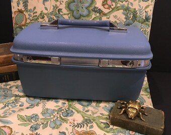 Vintage samsonite traincase blue suitcase royal traveler Montebello II makeup case carry on luggage retro traincase storage decor bag