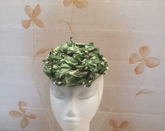 High end quality 1950s tilt hat with fine veil netting