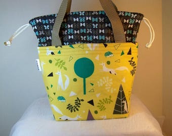 Foxes Insulated Drawstring Lunch Cooler, Small 4" X 7" Lunch bag, Food tote, Fox in the trees lunch bag,