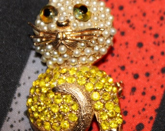Tura Pearl and Rhinesone Kitty Cat Brooch