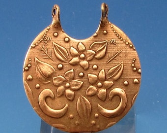 Floral Bouquet Pendant, Antique Gold, Trinity Brass AG31