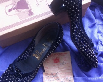 Black and White 1940s Summer Pumps