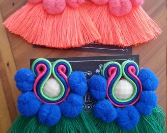 2 pairs small tendrils with fringed yarn