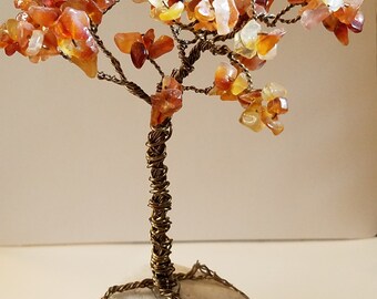 Agate and Wire Tree on rock base